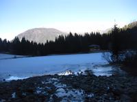 Der vereiste Bergsee 