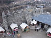 Blick in den Burghof von Castel San Michele 