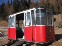 Skibus-Haltestelle an der Mittelstation der Gondelbahn Ponte di Legno - Tonale