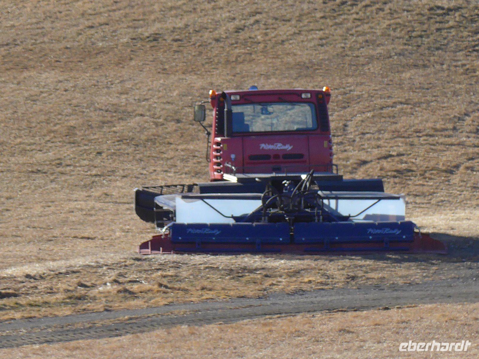 Pistenfahrzeuge haben frei wegen fehlenden Schnee