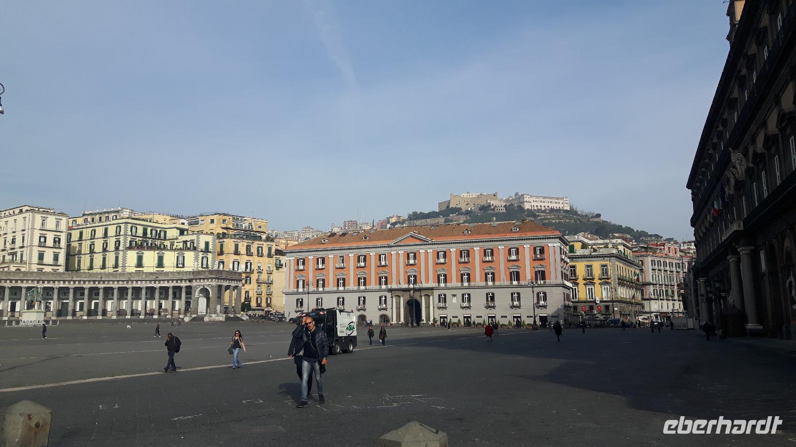 135 Neapel (Italien) - Piazza Plebiscito