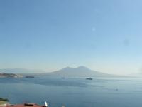 Der Vesuv von Neapel aus gesehen