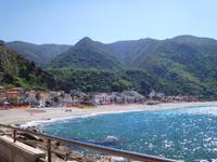 Scilla - im Hintergrund der Aspromonte