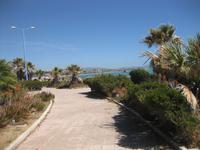Die Uferpromenade von San Leone