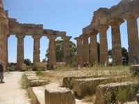 Die Ausgrabungsstätten von Selinunte - ImInneren des Tempels