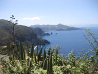 Lipari - Inselrundfahrt - ein traumhafter Ausblick auf die Küste und die Insel Vulcano