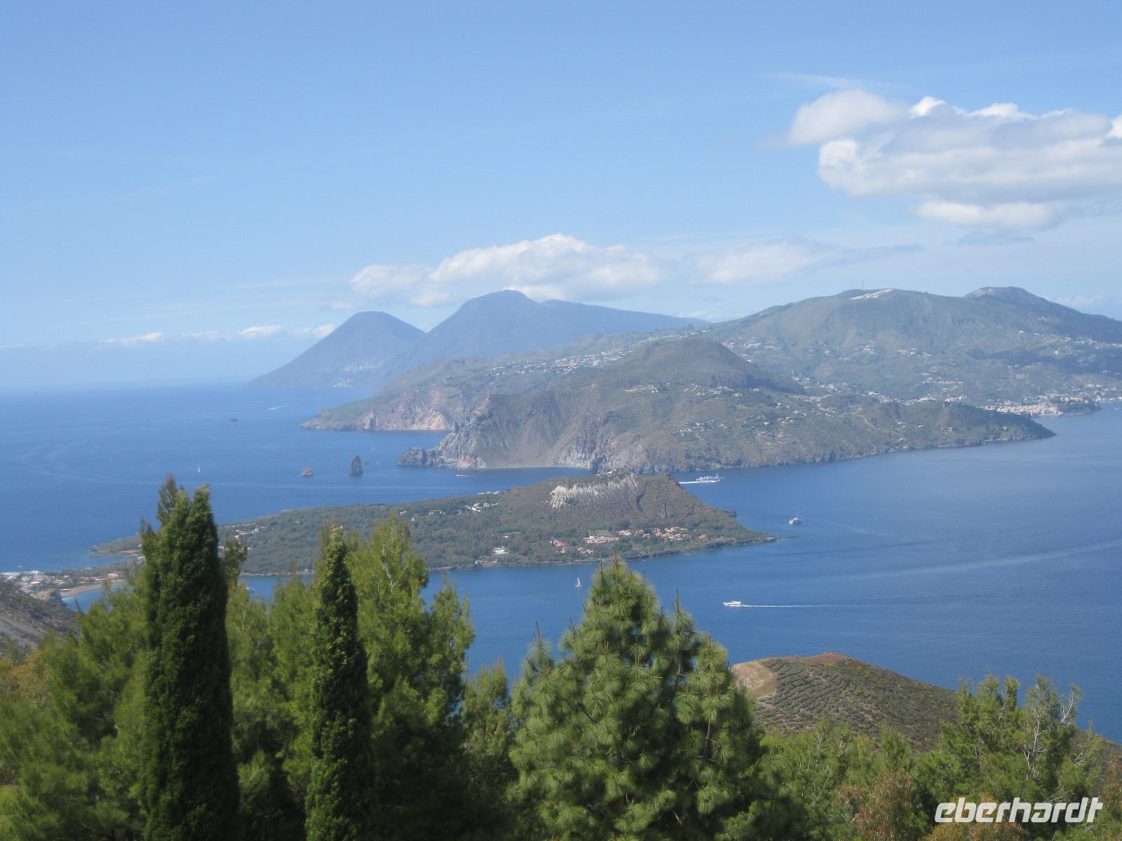Vulcano - Inselrundfahrt - Blick auf Lipari und Salina