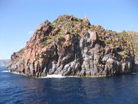 Felsen an der Küste von Vulcano