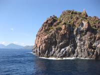 Felsen an der Küste von Vulcano