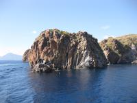 Felsen an der Küste von Vulcano