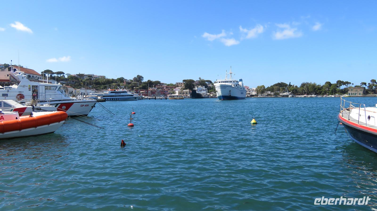 Ankunft in Ischia Porto