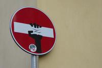 Silvesterreise Florenz 2017 Strassenschild des Künstlers Clet Abraham