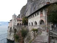 Wallfahrtskloster Santa Caterina del Sasso