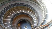 1_Treppe im vatik. Museen