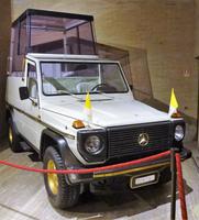 5_eines der Papstmoblie