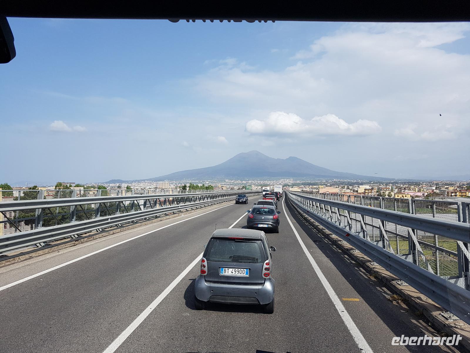 Italien, Autobahn mit Vesuv