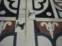 Sonnenuhr mit Tiersternzeichen