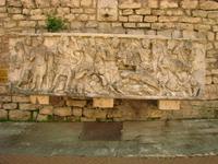 Spoleto - umfunktionierter römischer Sarkophag zum Brunnen