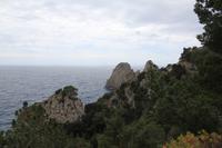 Im Hintergrund die Faraglioni