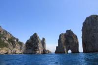 Blick auf die Faraglioni