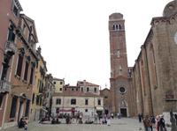 einer der 3 schiefen Türme der Stadt