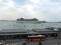 eine MSC verläßt Venedig