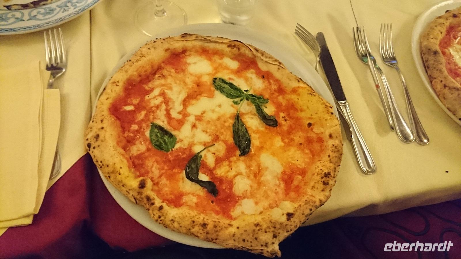 Pizza Magheritta in Neapel