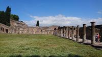 Vorplatz am Theater in Pompeji