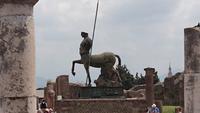Gussskulptur am Hauptplatz in Pompeji