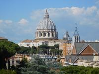 Die Kuppel des Petersdoms in Rom