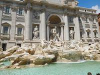 Der Trevi-Brunnen oder Fontana die Trevi in Rom (3)