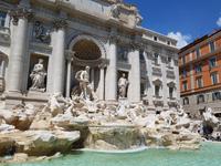 Der Trevi-Brunnen oder Fontana die Trevi in Rom (9)