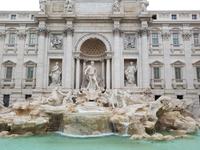 Der Trevi-Brunnen oder Fontana die Trevi in Rom (11)