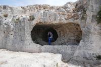 Höhlen am Griechischen Theater Syrakus