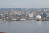 Neapel von der Fähre aus