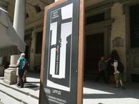 Vor den Uffizien in Florenz.