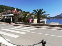 Italiens Flagge weht auf Elba.
