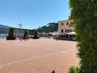 ... über Mittag, es ist heiß.