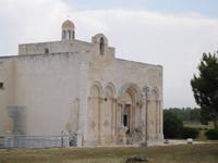 Kirche Santa Maria Maggiore von Siponto an den Golf von Manfredonia, in Apulien (Italien) (1)