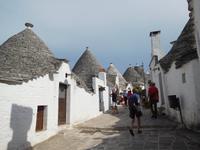 Alberobello und die Rundbauten, sogennante Trulli (Apulien - Italien) (11)