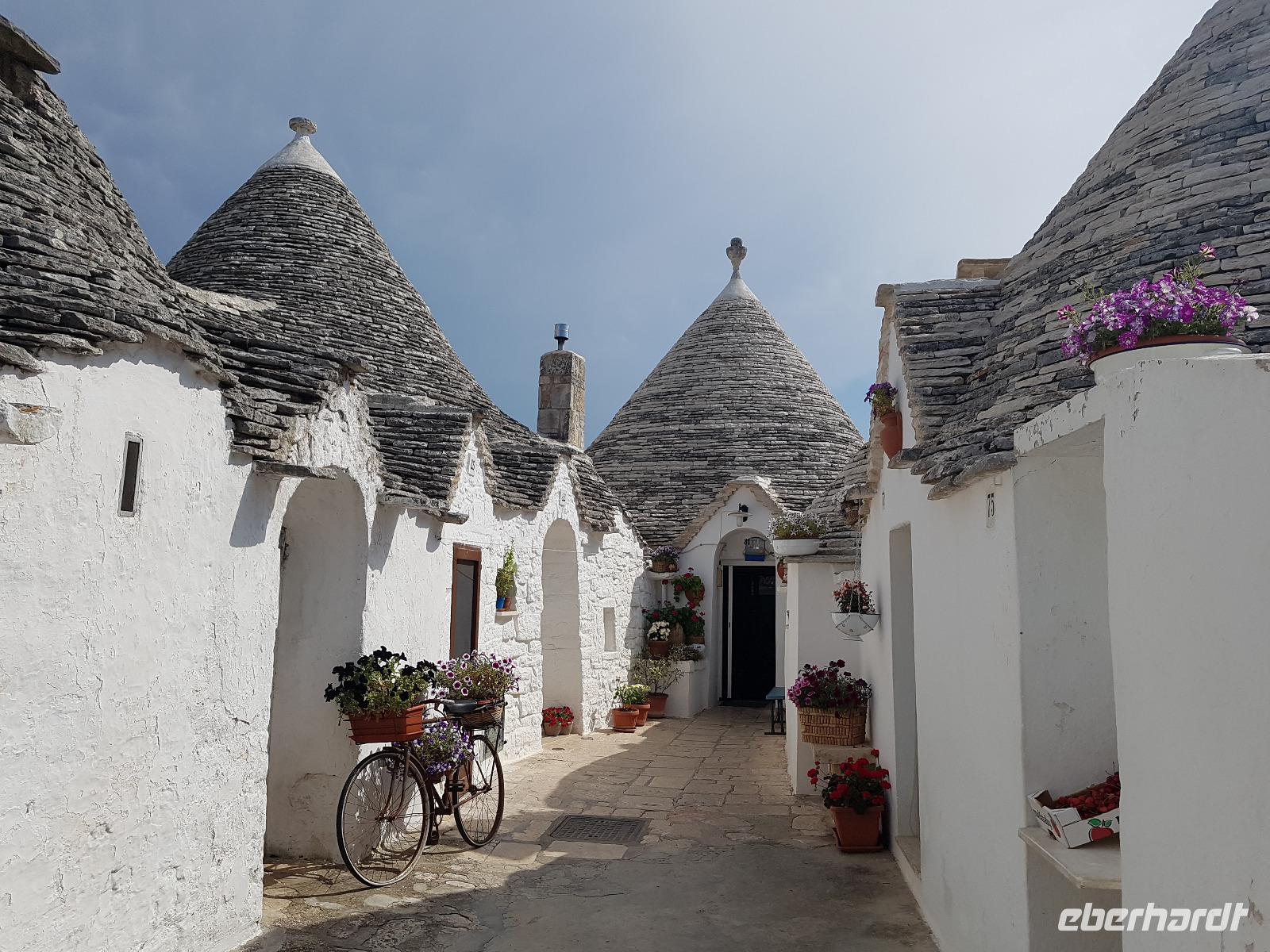 Alberobello und die Rundbauten, sogennante Trulli (Apulien - Italien) (14)