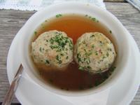Südtiroler Speckknödelsuppe