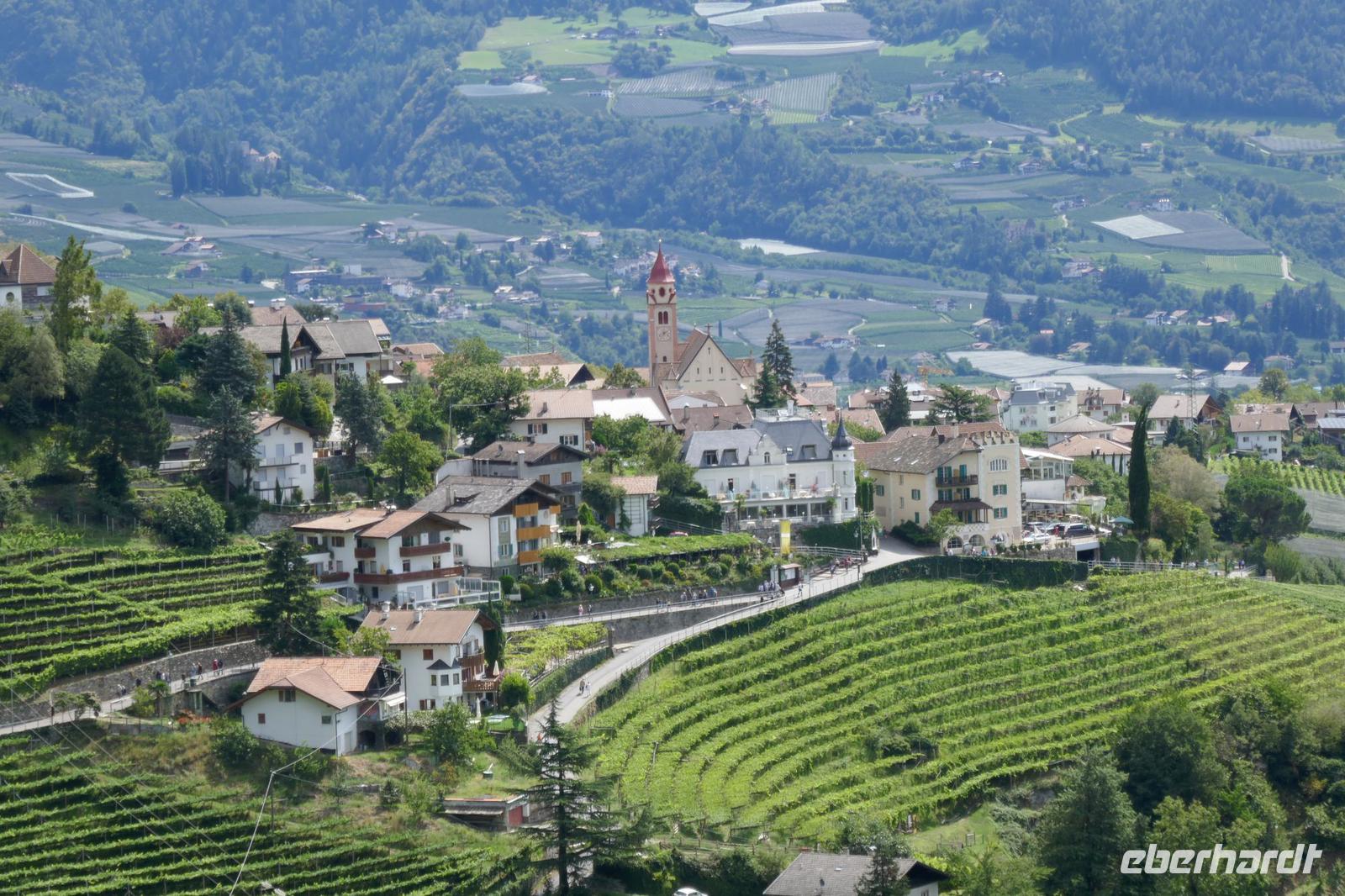 Blick vom Schloss Tirol auf das Dorf Tirol