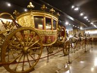 In der Karossenausstellung im Vatikan
