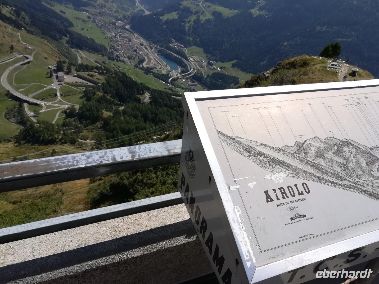 Blick nach Airolo hinunter.
