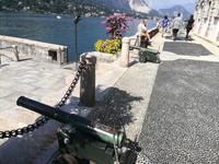 Kanonen, mehr zur Abschreckung gedacht als zum Schutz.