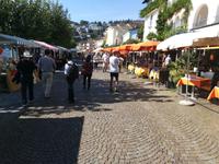 Die Seepromenade in Ascona - heute ist Markttag.