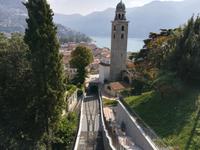 Eine Standseilbahn fährt zum Dom und hinauf zum Bahnhof von Lugano.