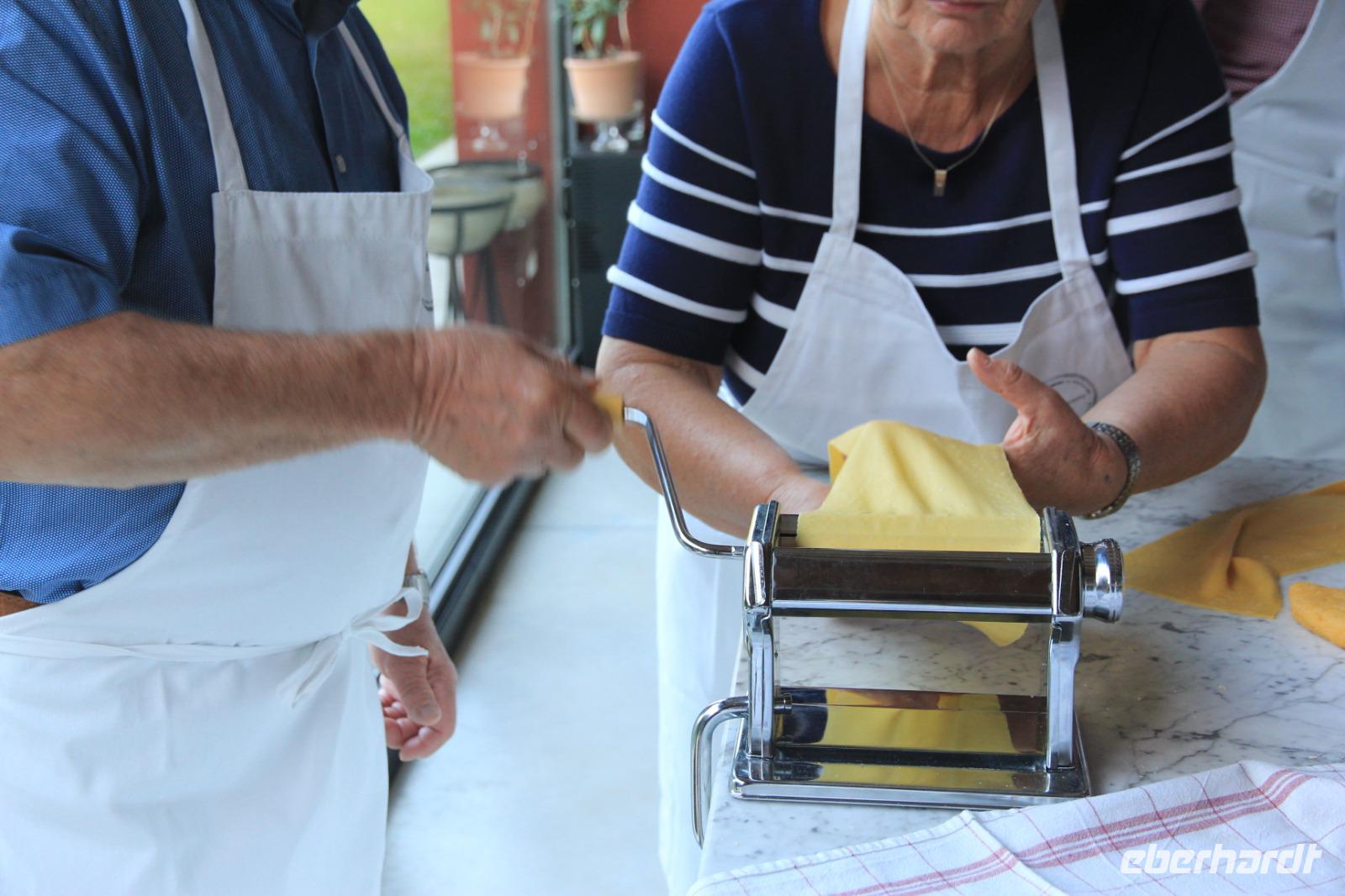 Wir produzieren Nudeln in Handarbeit