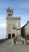 San Marino (Piazza della Liberta - Palazzo Pubblico/Rathaus mit Freiheits-Statue)